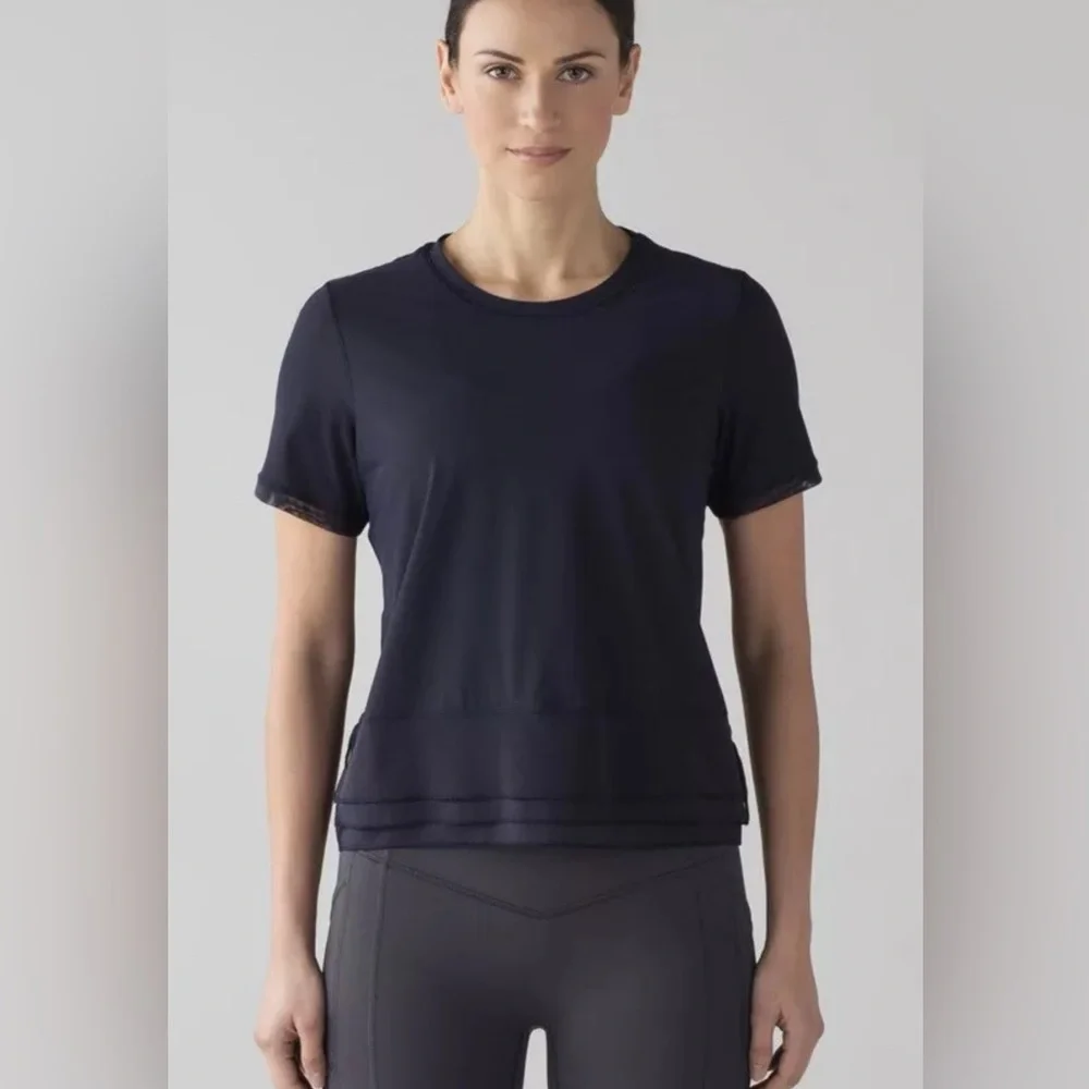 Lululemon Sole Training Short Sleeve polka dot size 4 no size tag - Picture 1 of 7